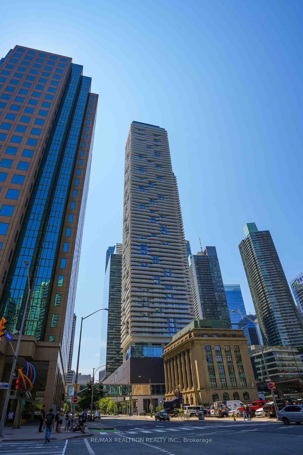 Property Photo:  88 Harbour Street 4004  ON M5J 1B7 