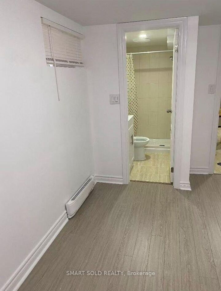 Property Photo:  29 Ryerson Avenue  ON M5T 2P4 