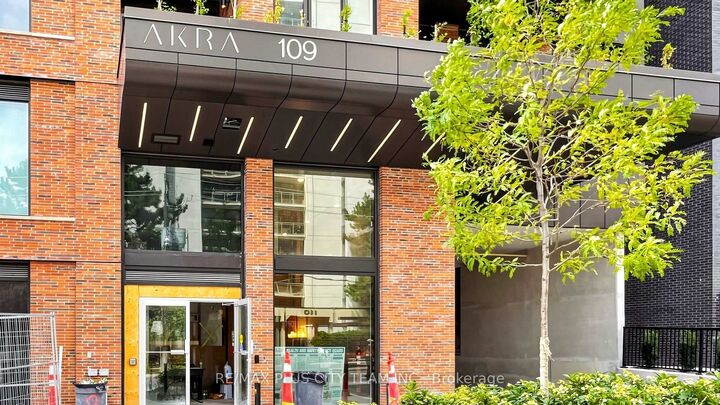 Property Photo:  109 Erskine Avenue 1703  ON M4P 0G6 
