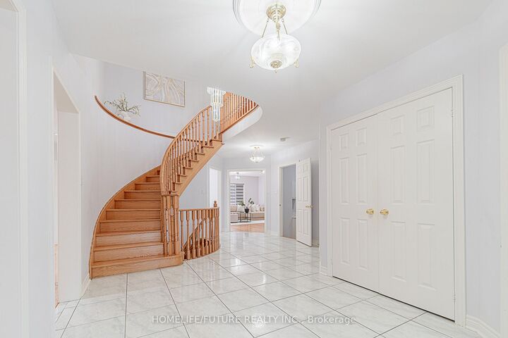 Property Photo:  42 Boxwood Crescent  ON L3S 3P6 