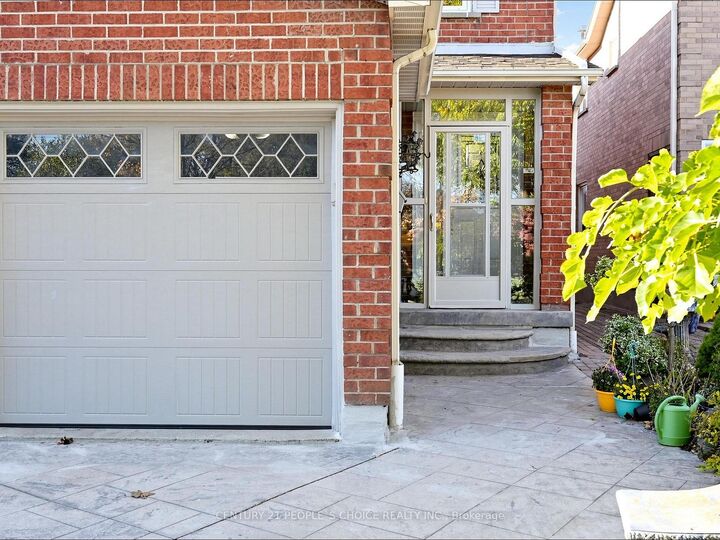 Property Photo:  6318 Camgreen Circle  ON L5N 4M7 