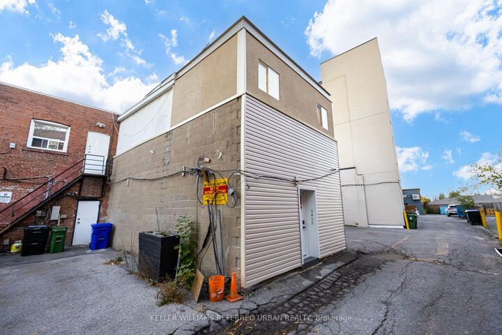Property Photo:  3455 Yonge Street  ON M4N 2N3 