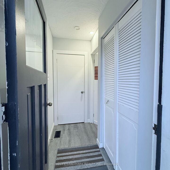 Property Photo:  31 Country Club Drive  ON L8K 5W4 