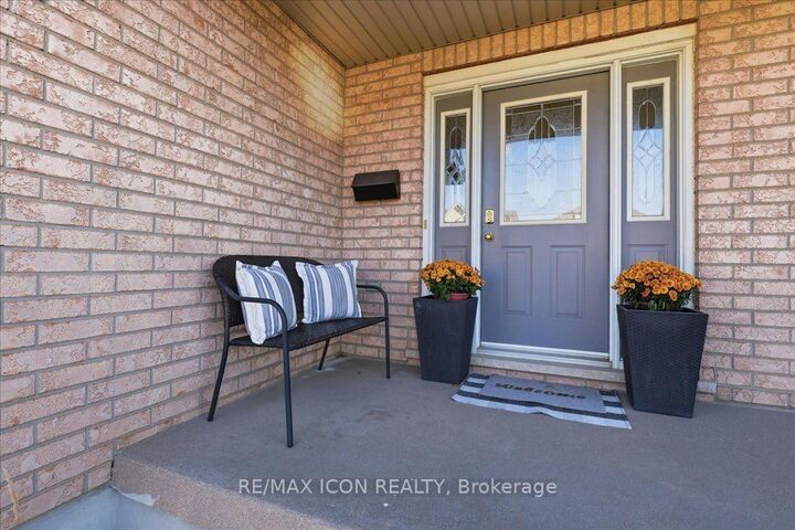 Property Photo:  382 Mountain Laurel Crescent  ON N2E 4B4 