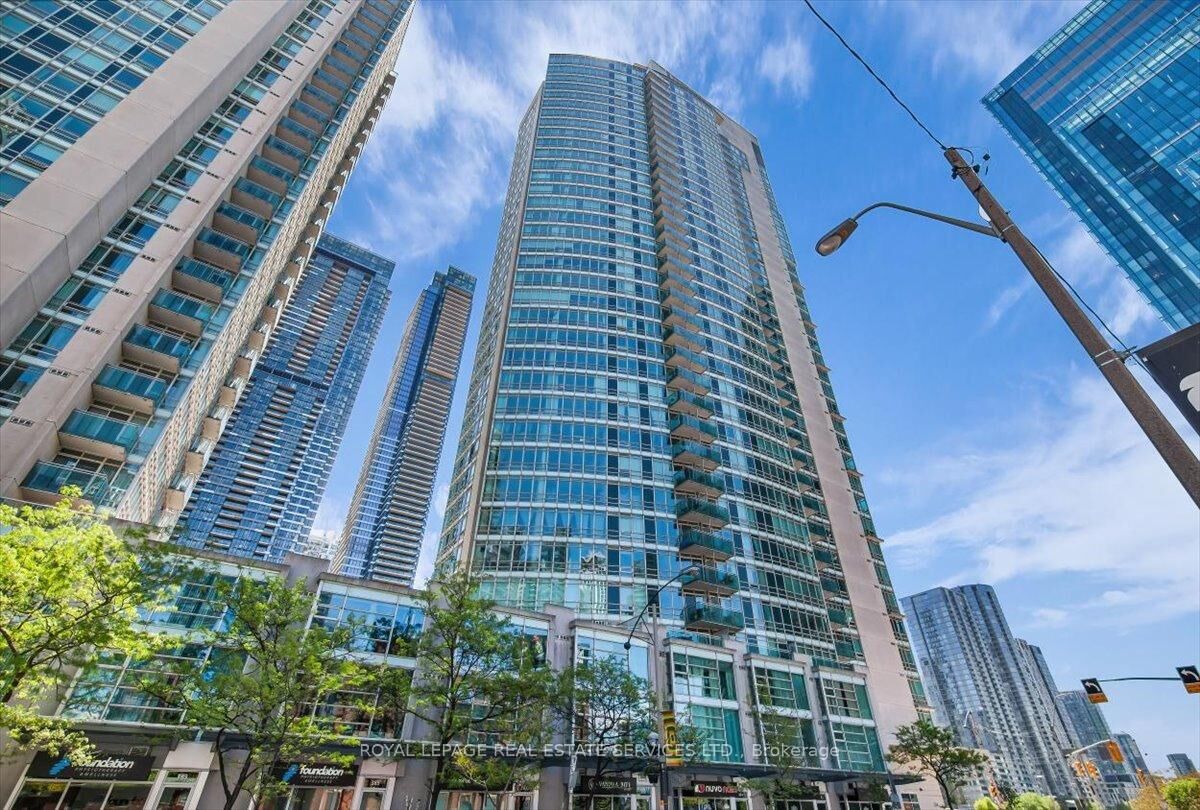 Property Photo:  397 Front Street W 911  ON M5V 3S1 
