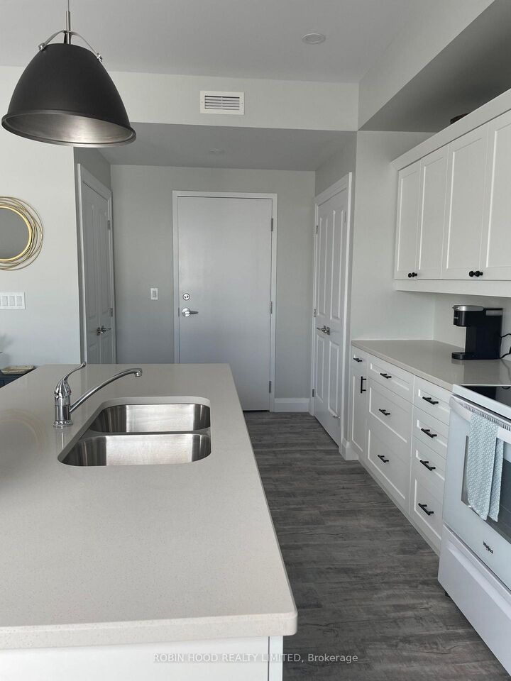 Property Photo:  124 King Street 303  ON N4B 1X8 
