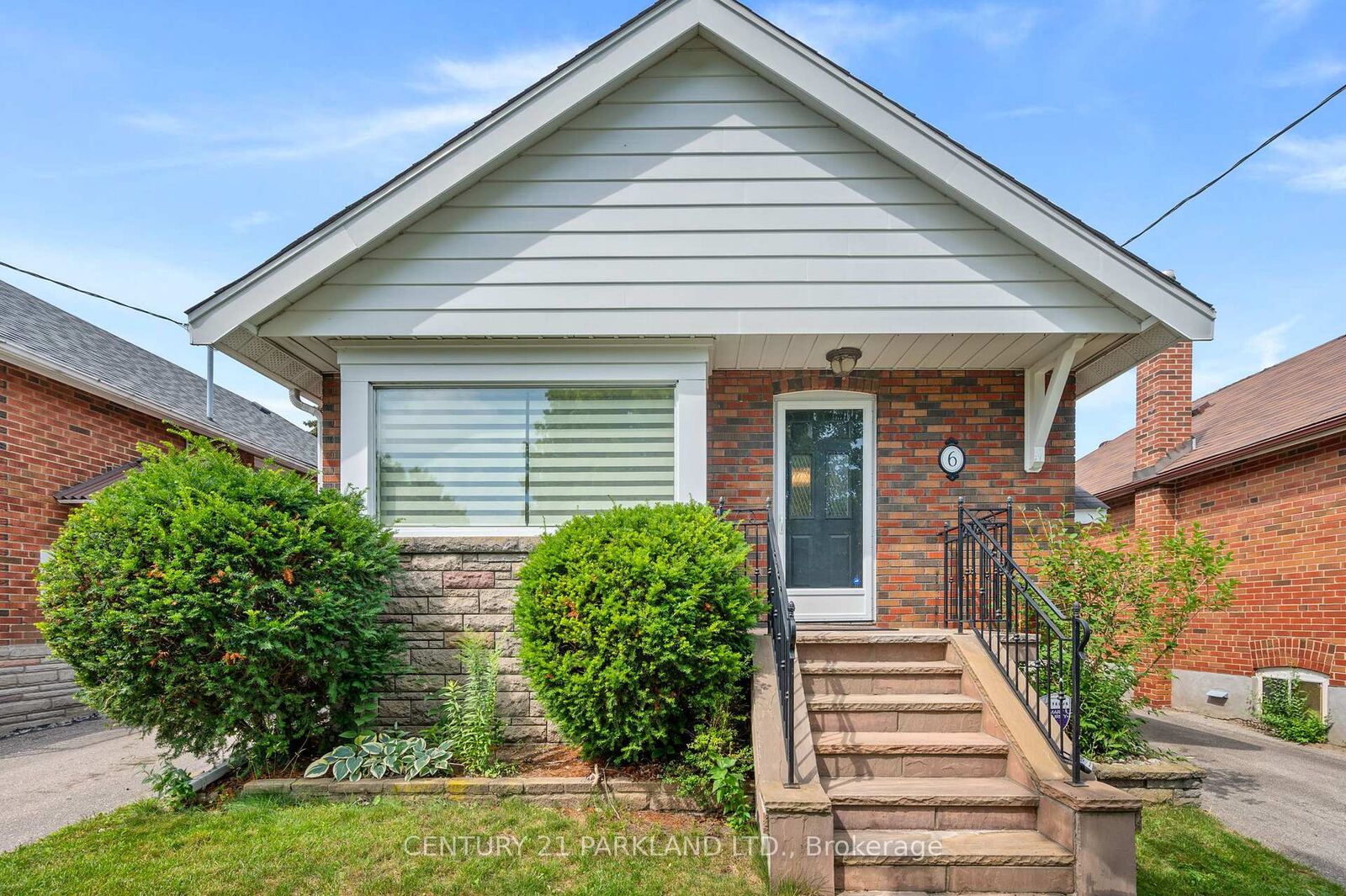 Property Photo:  6 Roblin Avenue  ON M4C 3P8 