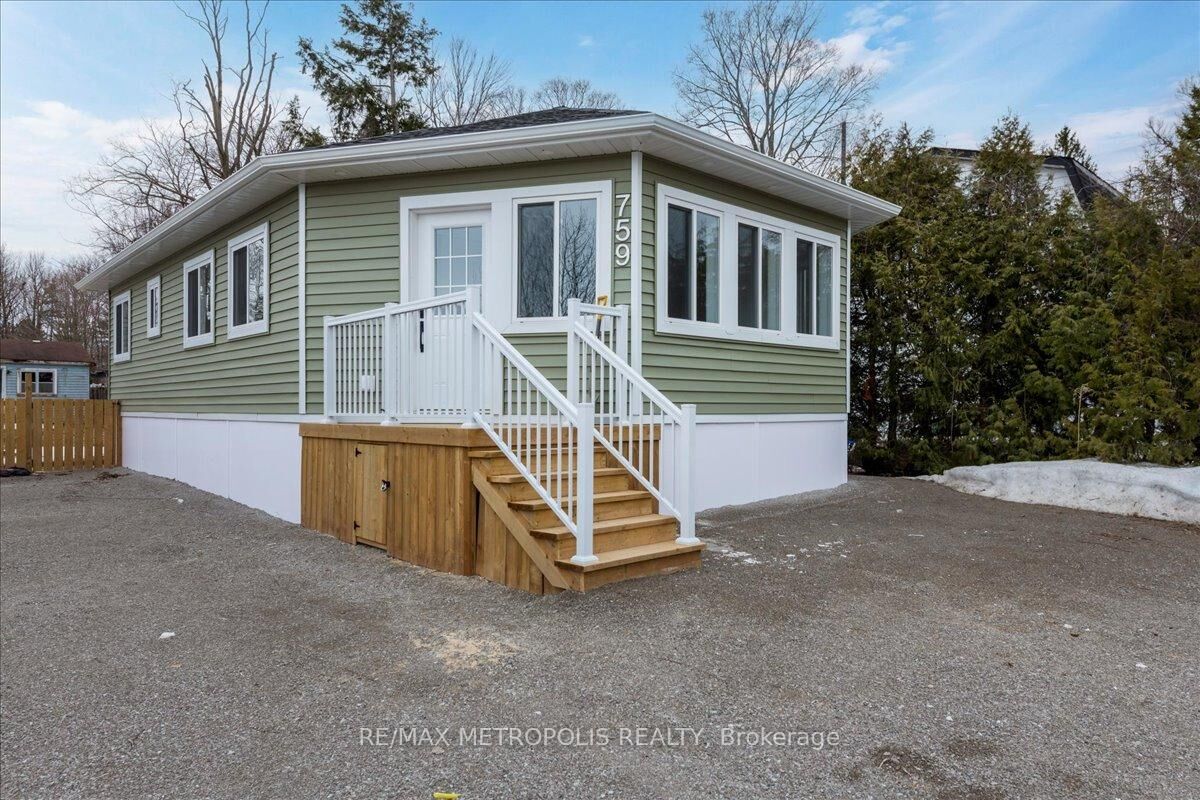 Property Photo: 759 Innisfil Beach Road ON L9S 4E4