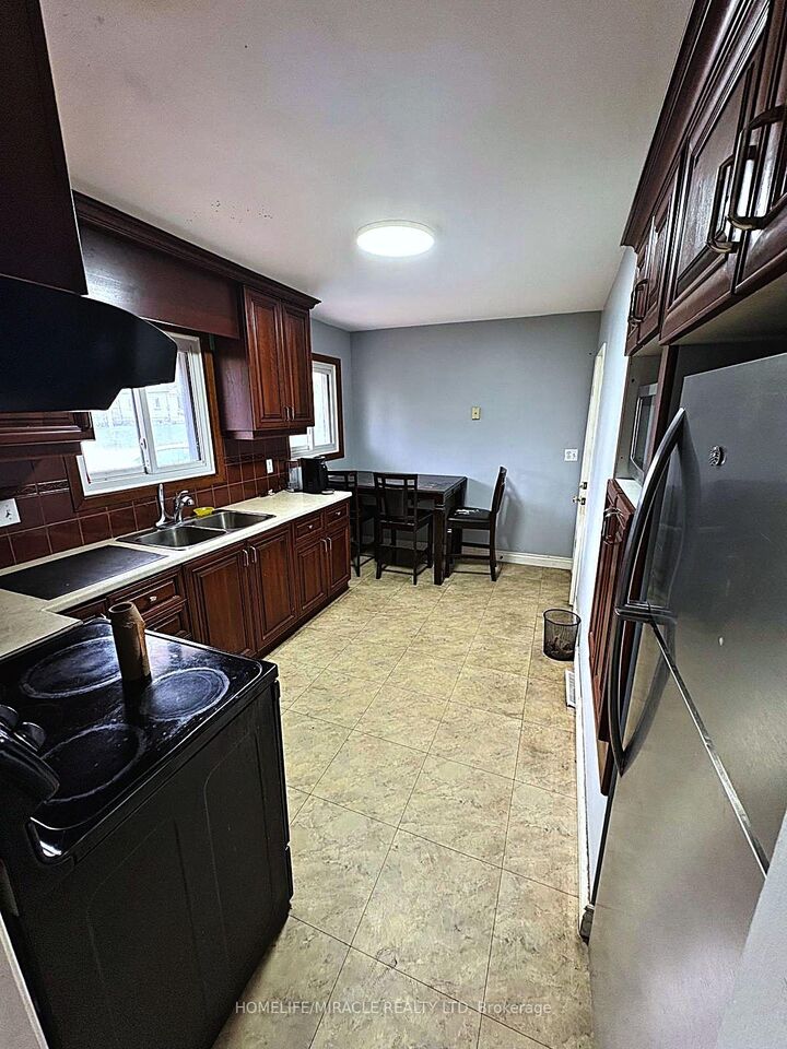 Property Photo:  76 Switzer Drive  ON L1G 3J4 