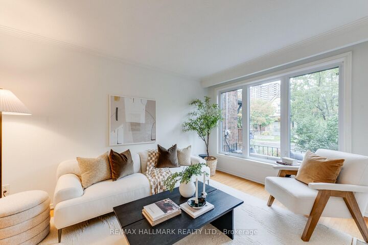 Property Photo:  45 Sorauren Avenue  ON M6R 2C8 