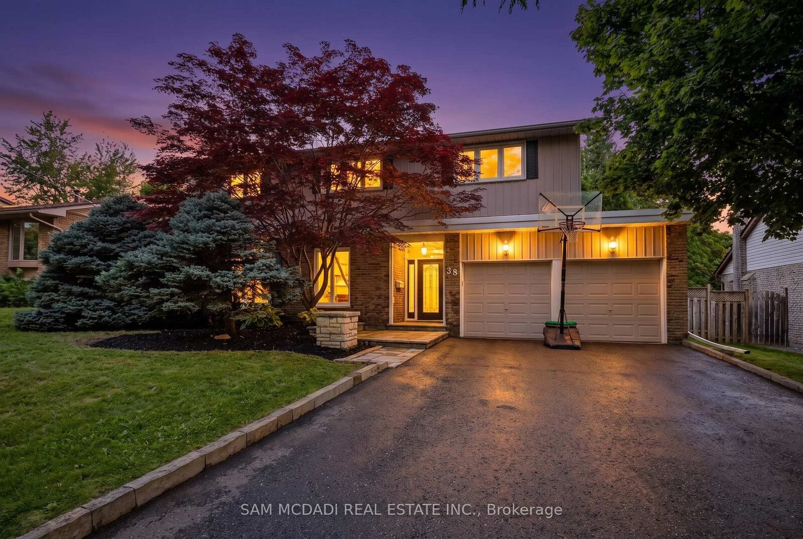 Property Photo:  38 Kenninghall Boulevard  ON L5N 1J4 