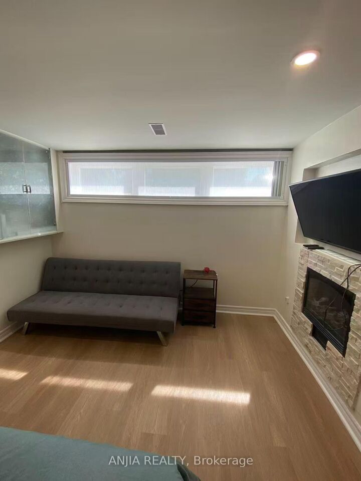 Property Photo:  86 Santa Barbara Road  ON M2N 2C2 