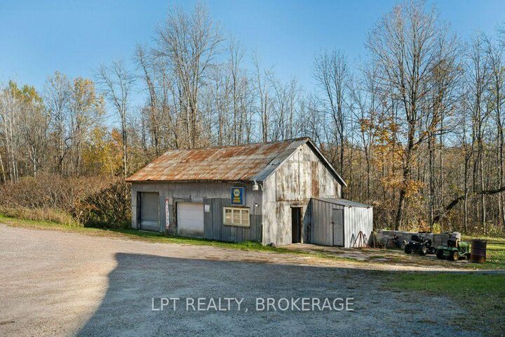 Property Photo:  16 Westport Road  ON K0H 1T0 