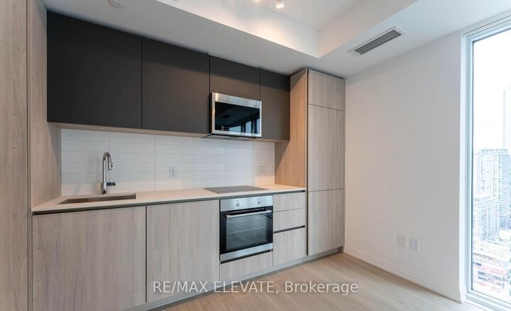 Property Photo:  28 Widmer Street 3029  ON M5V 0T2 