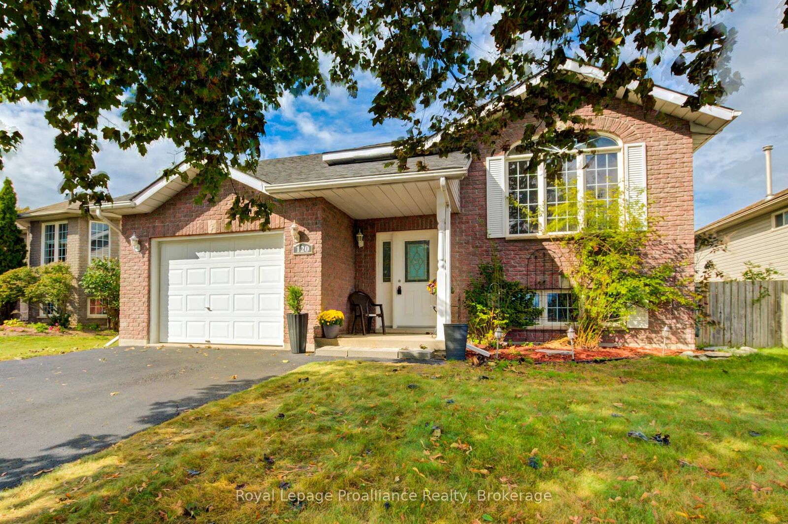 Property Photo:  120 Raglan Street  ON K0K 1H0 