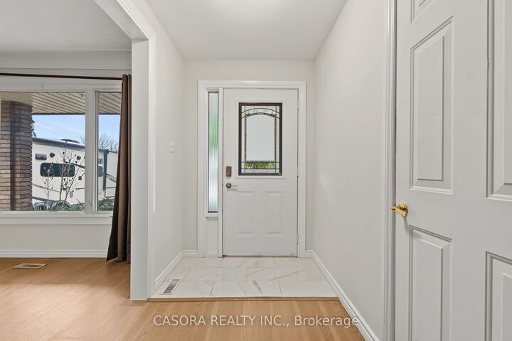 Property Photo:  8 Valanna Court  ON L9C 7A3 