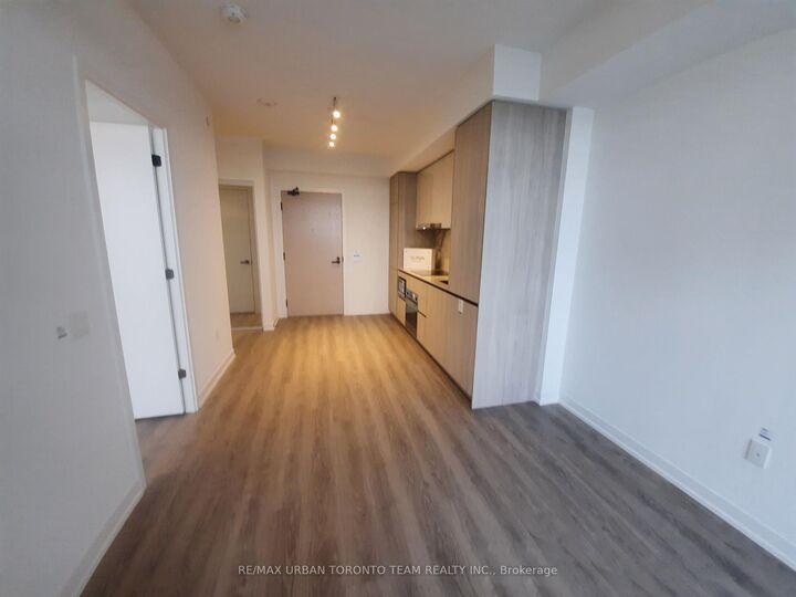Property Photo:  8 Interchange Way 1505  ON L4K 5Z7 