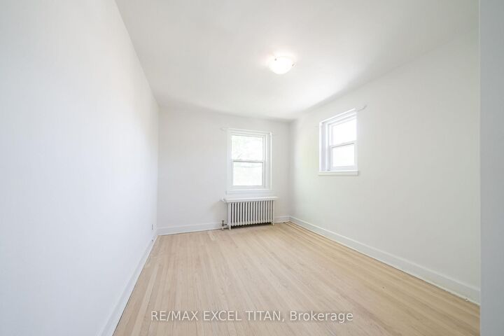 Property Photo:  1 Mallory Gardens 43  ON M4V 2A6 