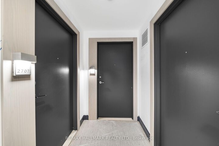 Property Photo: 7 Golden Lion Heights N2708 ON M2M 0C1