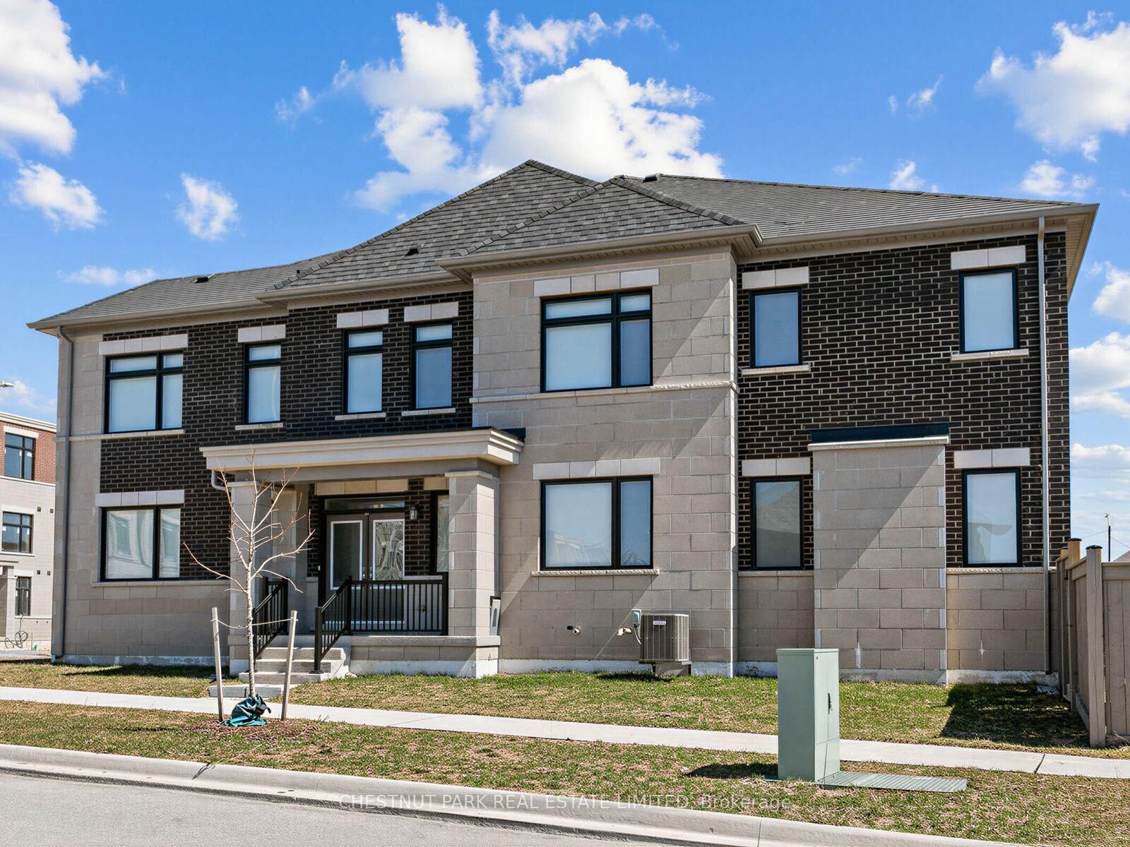 Property Photo: 41 Robert Eaton Avenue ON L3S 3K5