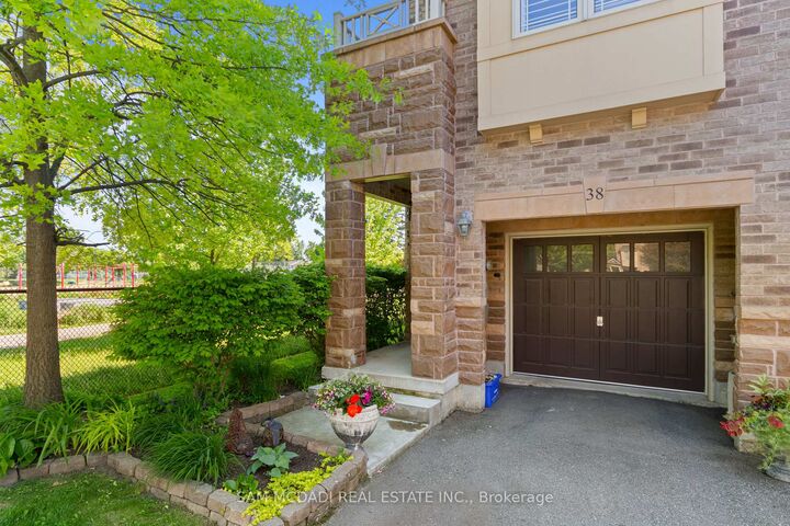 Property Photo:  6625 Falconer Drive 38  ON L5N 0C8 