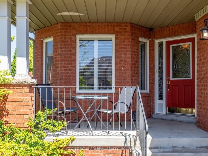 Property Photo:  22 Canyon Hill Avenue  ON L4C 0S3 