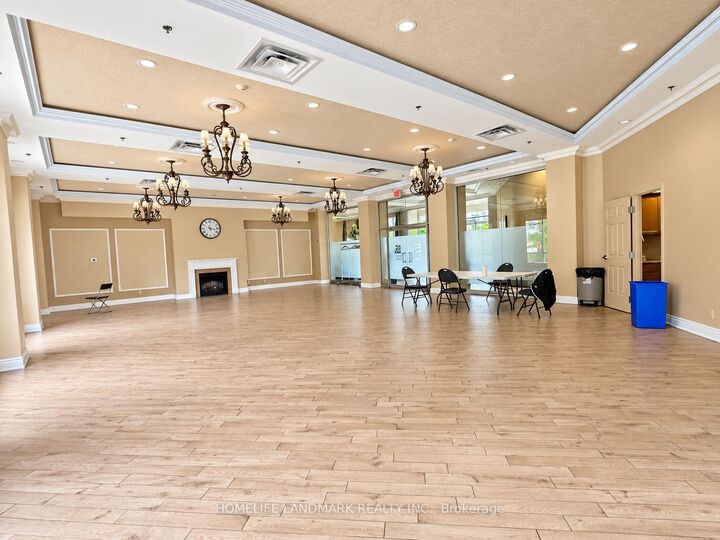 Property Photo:  8 Maison Parc Court 512  ON L4J 9K5 