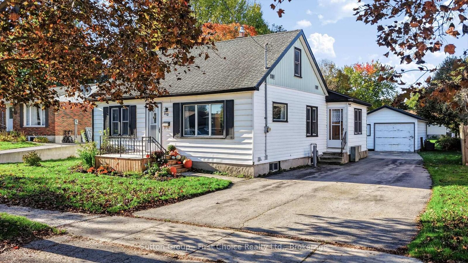 Property Photo:  212 Mary Street  ON N7A 3A9 