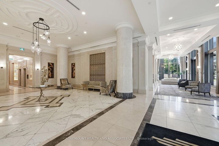 Property Photo:  36 Elm Drive W 2105  ON L5B 0N3 