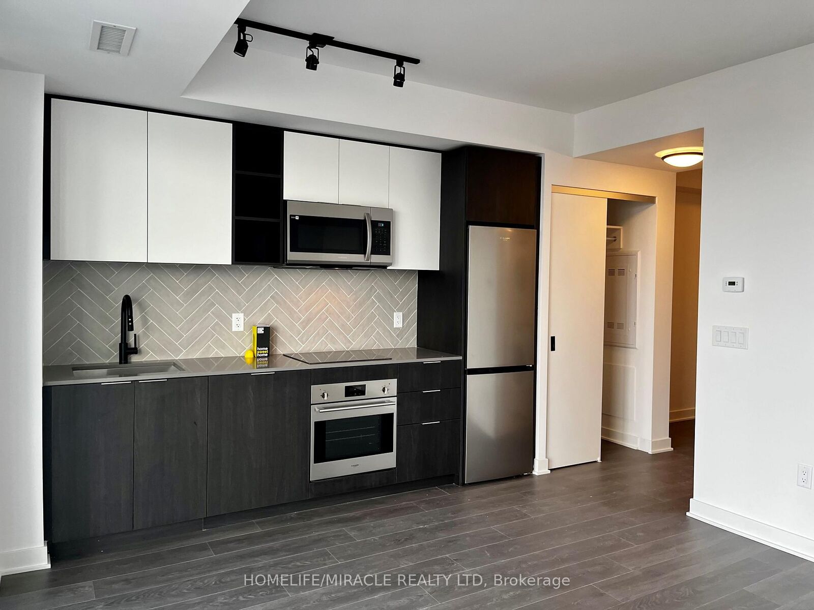 Property Photo: 36 Zorra Street 3010 ON M8Z 0G5