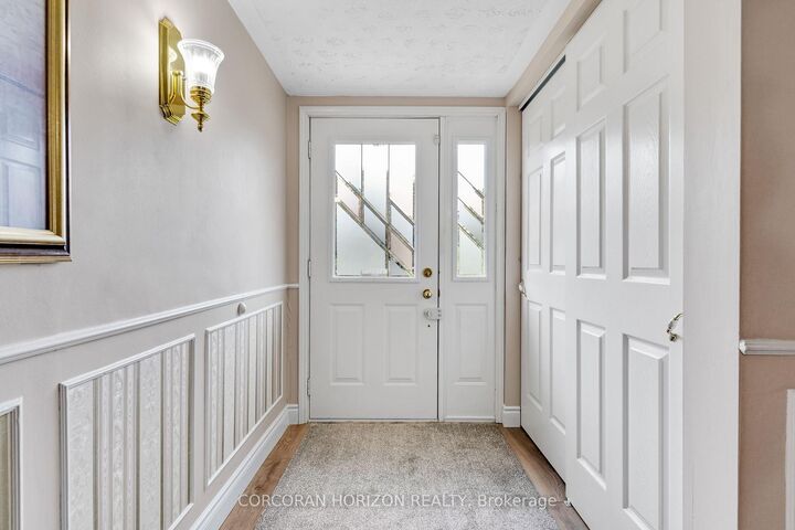 Property Photo:  8 Blue Spruce Court  ON N2N 1L1 