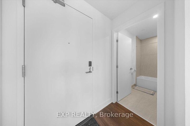 Property Photo: 74 Nicholas Street 709 ON K1N 0H2