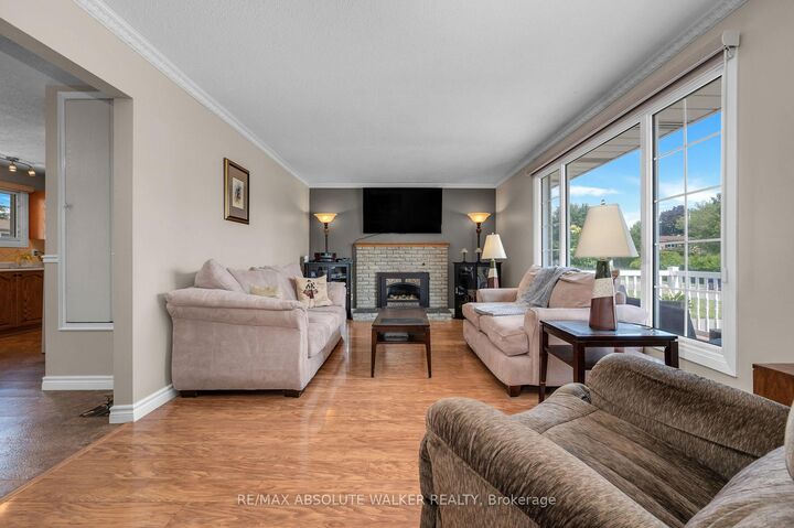 Property Photo:  337 Roxdale Avenue  ON K1E 1T9 