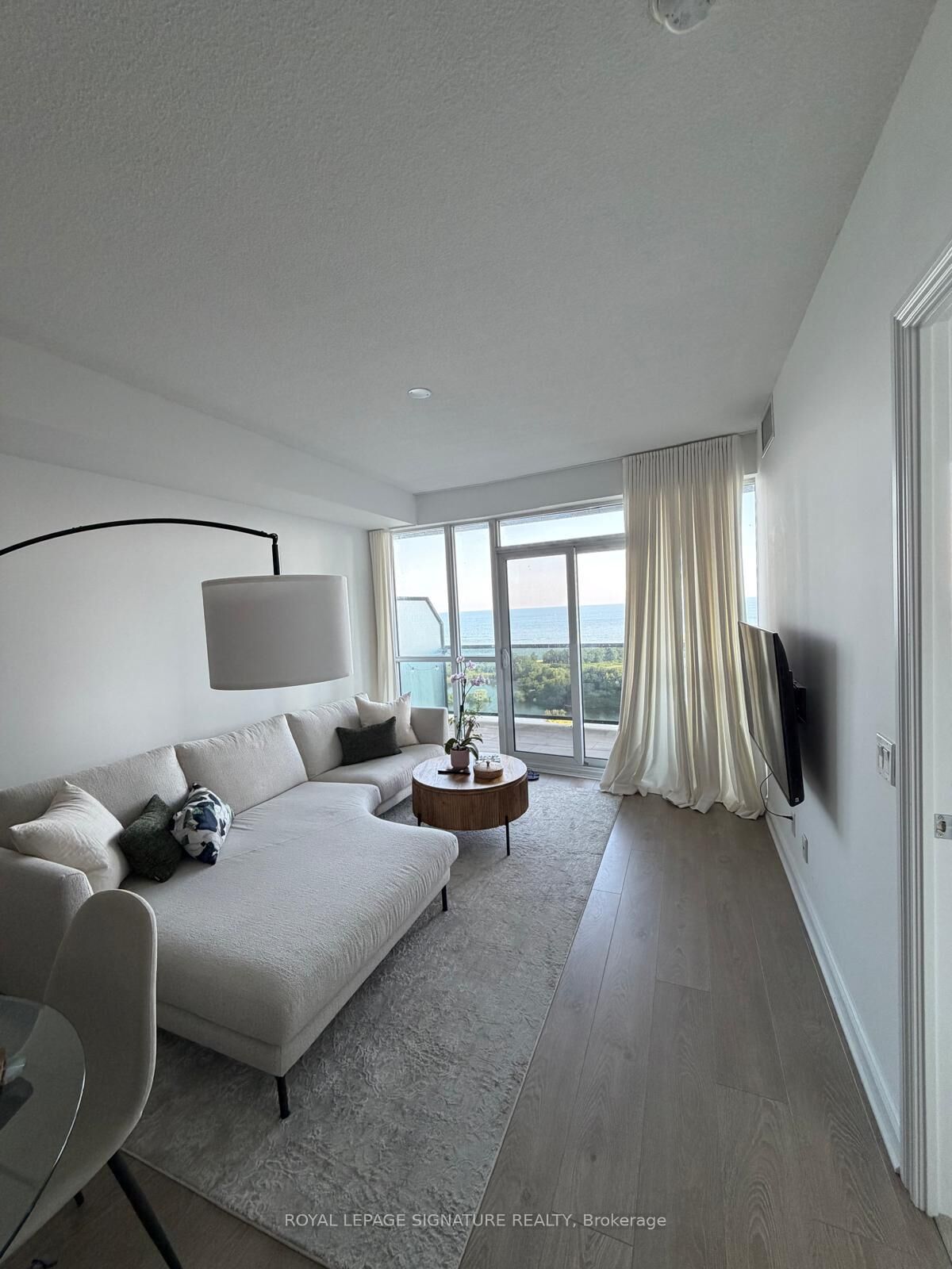 Photo de la propriété:  80 Marine Parade Drive 1905  ON M8V 0A3 