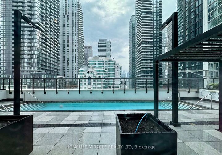 Property Photo: 400 King Street 2928 ON M5V 0X8