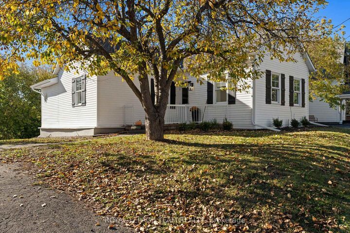 Property Photo: 5584 Manotick Main Street ON K4M 1A4