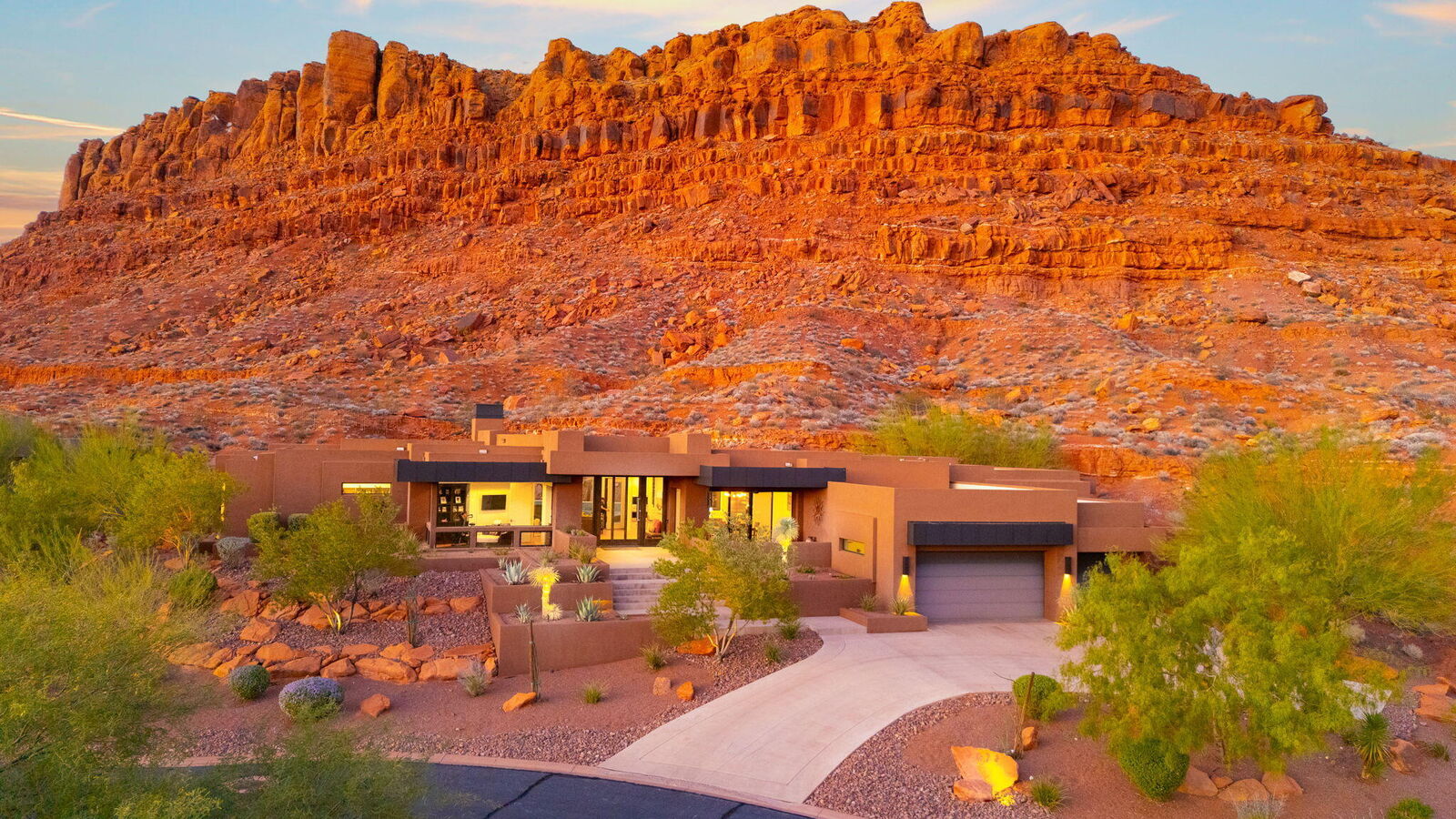 Property Photo:  2072 W Entrada Trail  UT 84770 