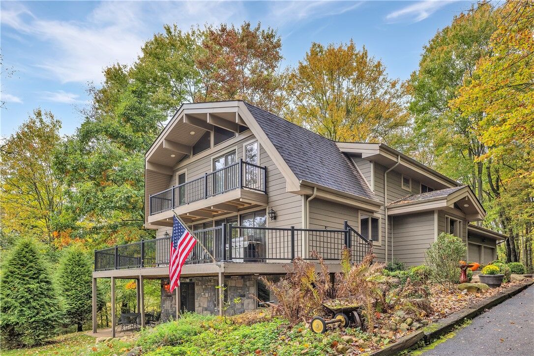 Property Photo:  138 Heathercroft Dr  PA 16066 