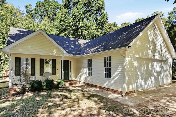 Property Photo:  2116 Gambrel Way  NC 28112 