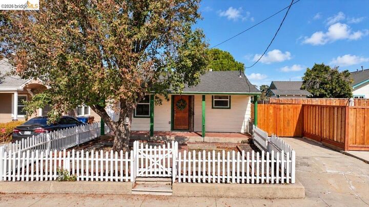 Property Photo: 308 W 8th CA 94509