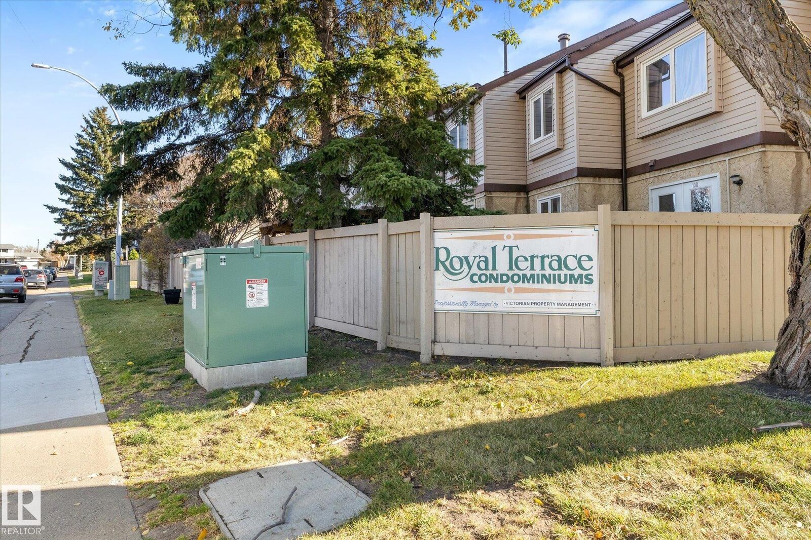 Property Photo:  109 Royal Terrace NW  AB T6J 4R2 