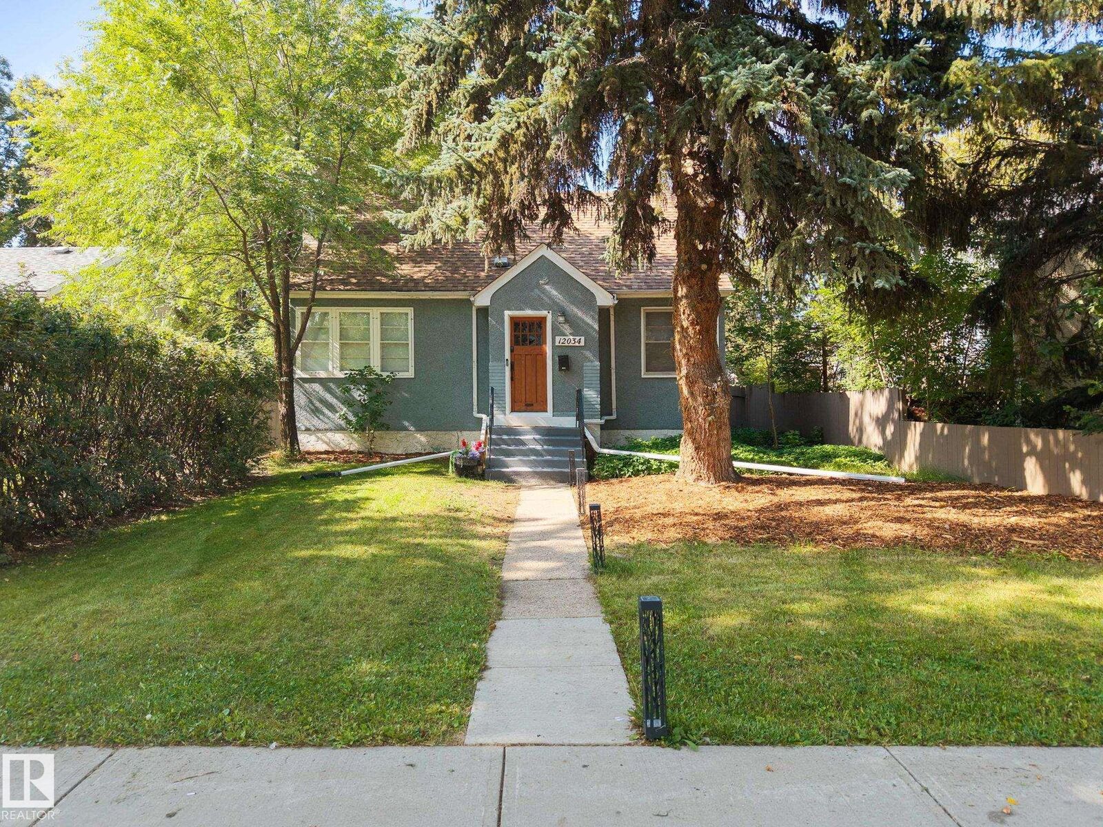 Property Photo:  12034 104 Street NW  AB T5G 2L4 