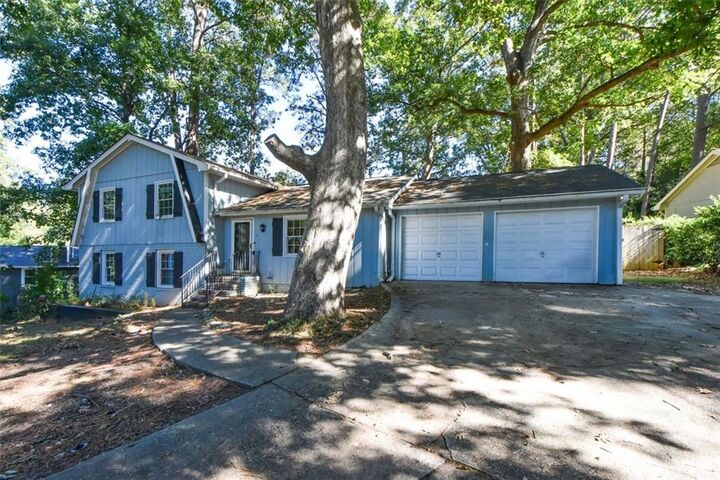 Property Photo: 2728 Rosemont Drive GA 30044