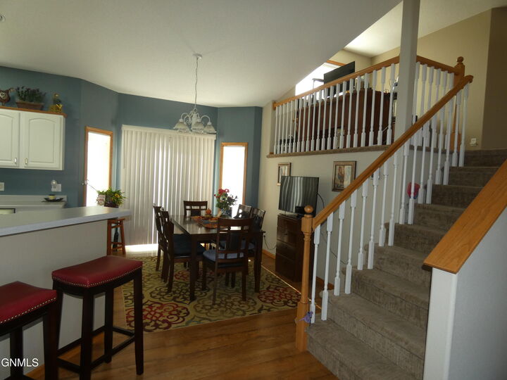 Property Photo:  908 Bristol Drive E  ND 58501 