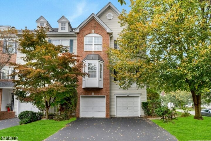 Property Photo:  1 Knox Ct  NJ 07920 