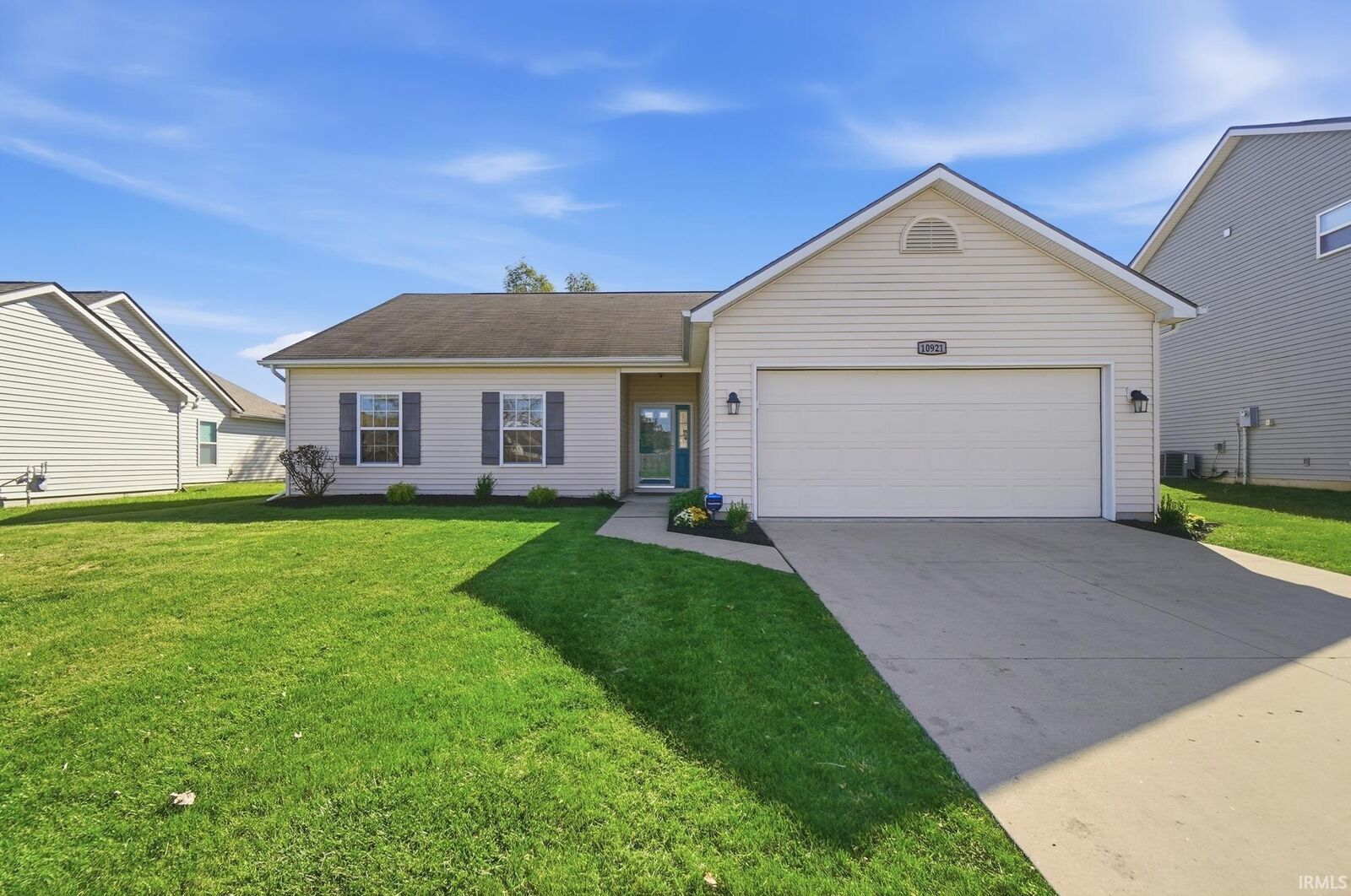 Property Photo:  10921 Yalumba Pass  IN 46783-8930 