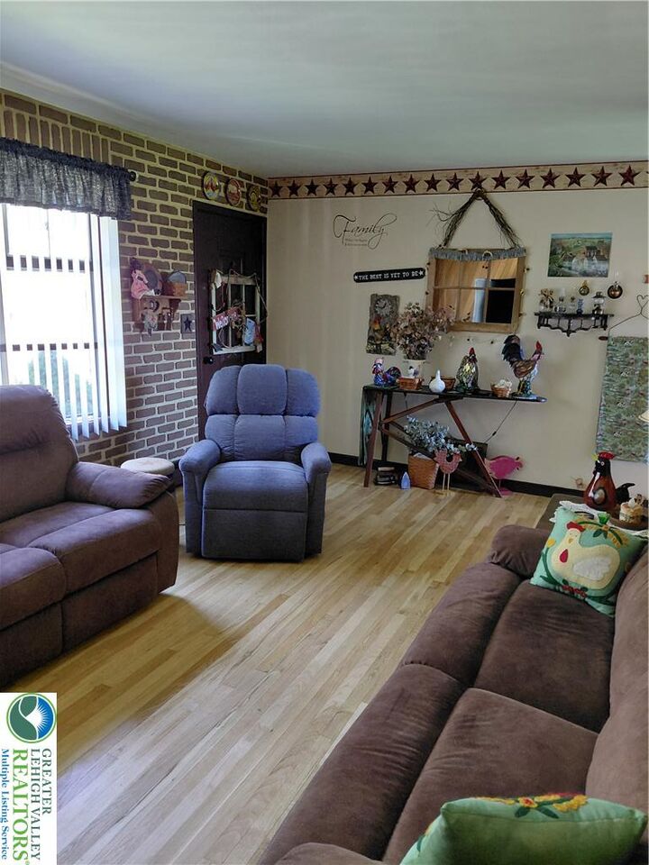 Property Photo:  3232 Highland Road  PA 18069 