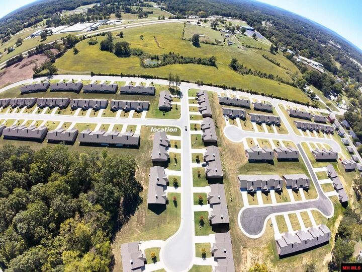 Property Photo:  1913 Maumee Court  AR 72653 