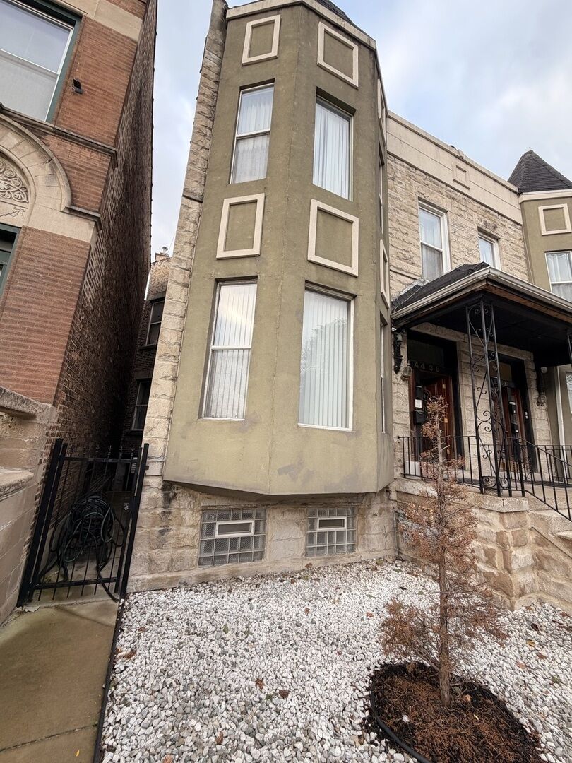 Property Photo: 4436 S Indiana Avenue 2 IL 60653
