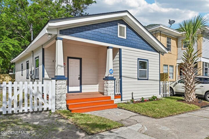 Property Photo: 2120 N Davis Street FL 32209